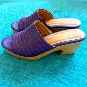 Beklina Purple Open Toe Ribbed Clogs | 9.5